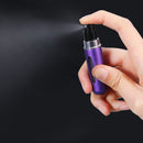 Acessório de metal. mini spray para guardar perfumes ideal para viagens e passeios.